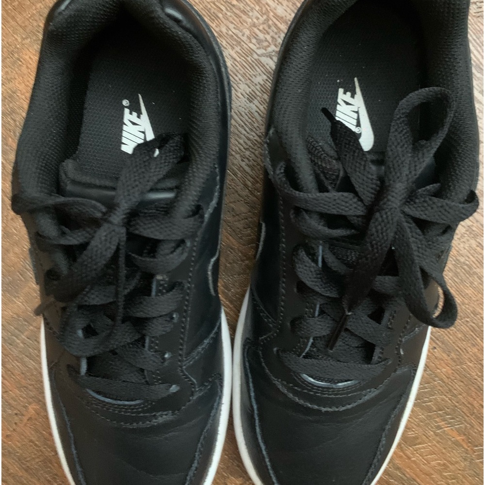 Nike shoes! - Picture 2 of 5